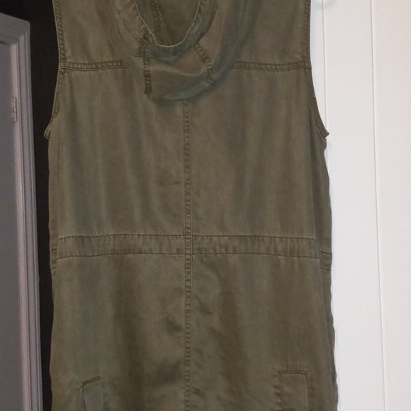 Army Green Cargo Vest - Picture 4 of 4